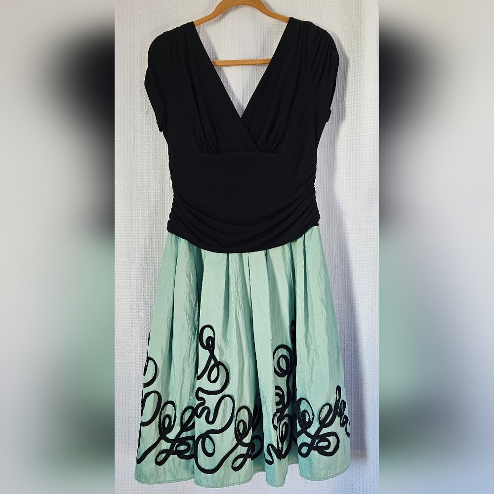 Collection By Dress Barn black & Green  Vneck dress stretch cap sleeve Size 14